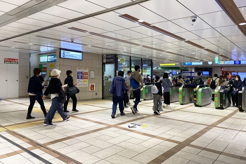 駅の改札口